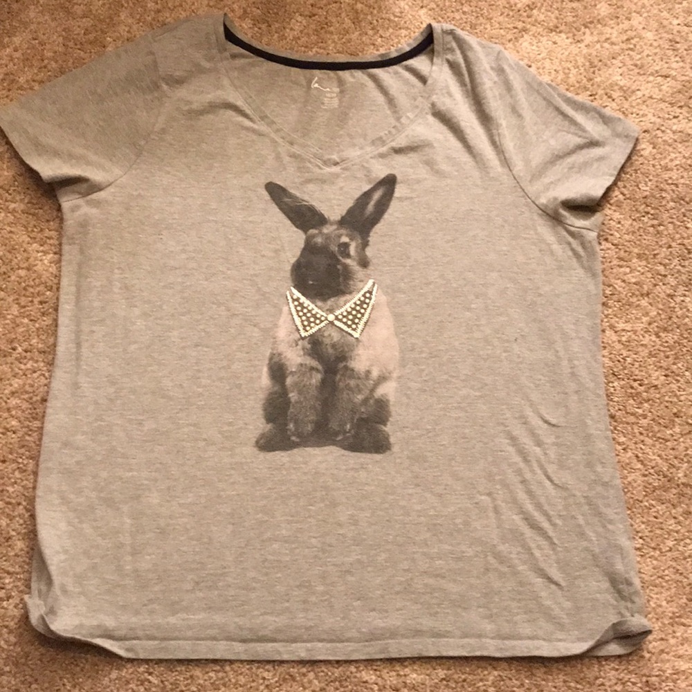 Gray bunny tee